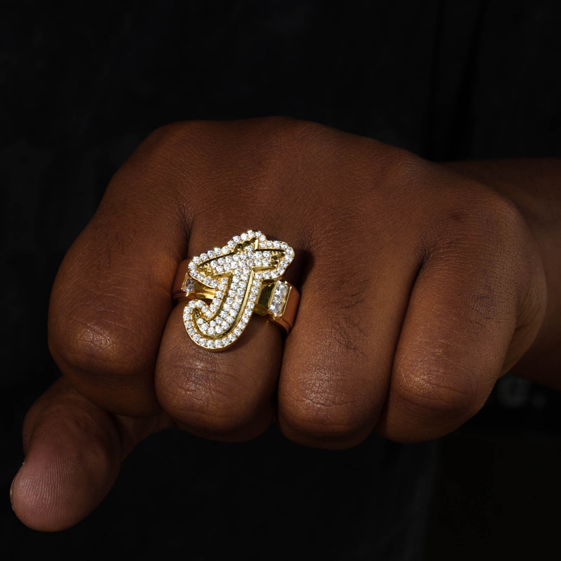 TUHE Iced Out Moissanite Custo - Initial Ring Custom recension och pris