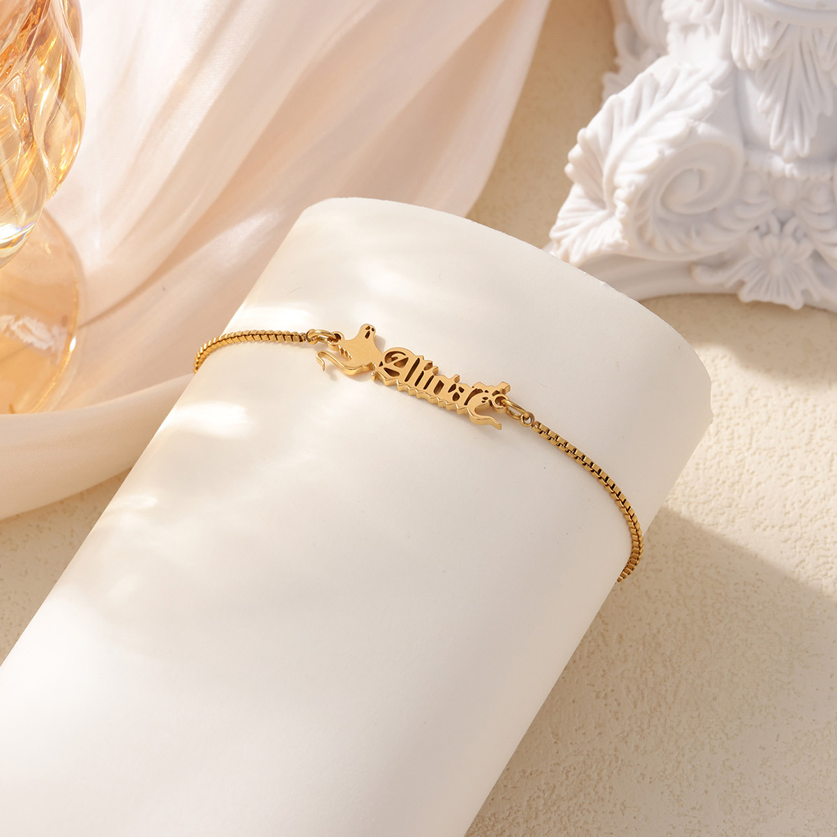 Custom Name Bracelet For Women - Personalized Name Box recension och pris
